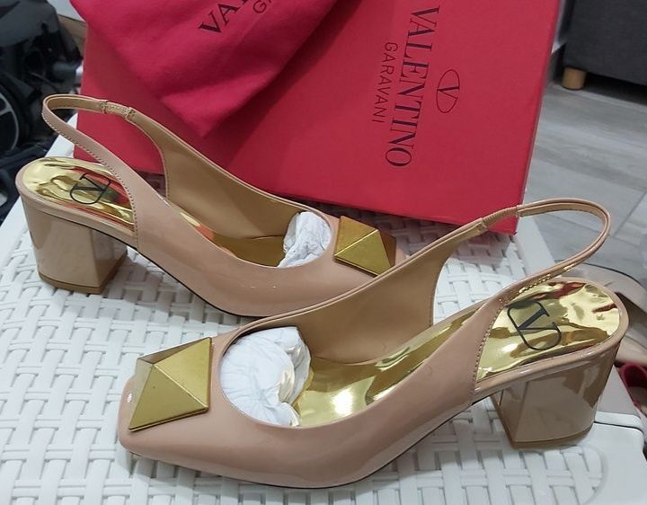 Pantofi Valentino-piele naturală-Reducere la jumătate de preț!
