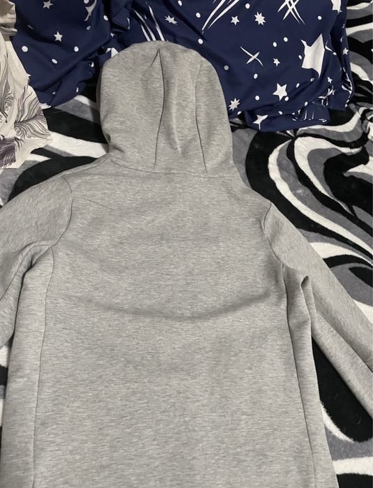 Schimb hanorac Tech gri