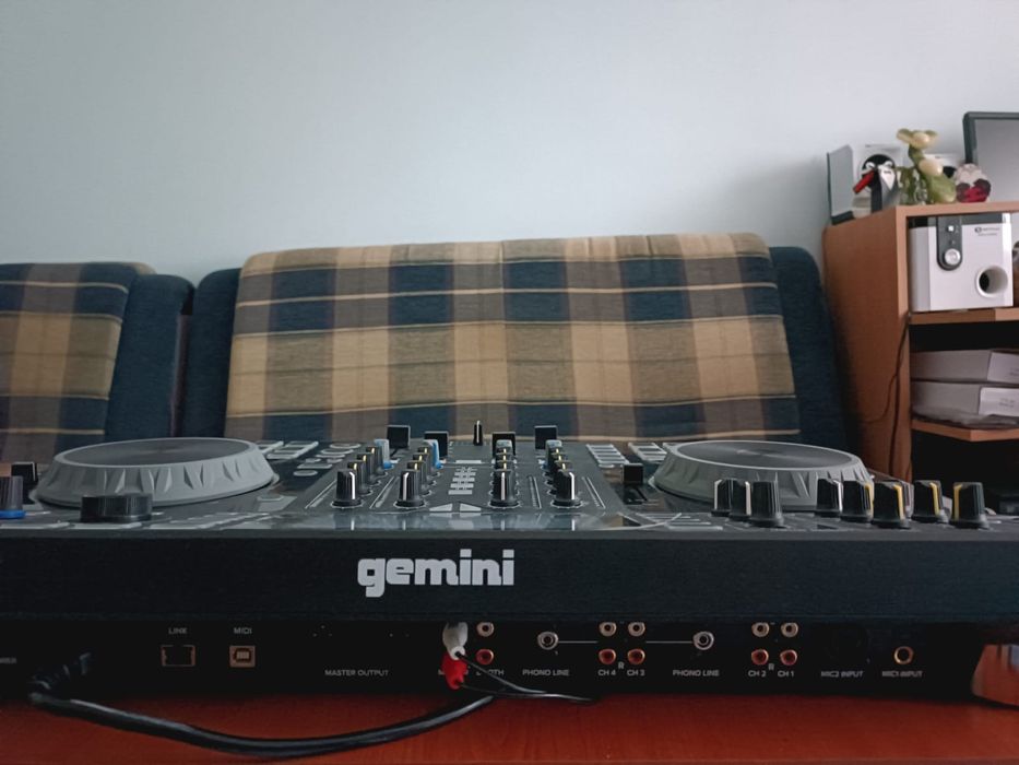 Vând consolă marca Gemini sdj 4000
