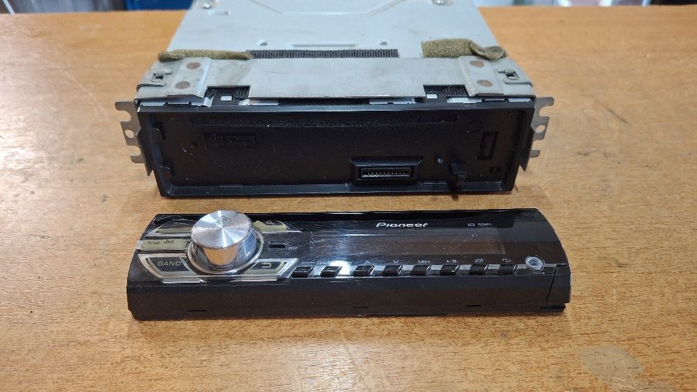 CD radio player Pioneer DE150MPH