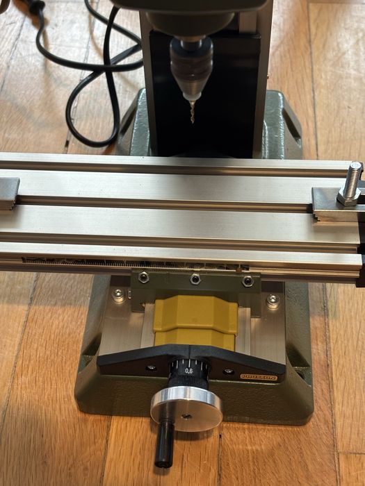 Мини колонна фреза за метал PROXXON MF 70