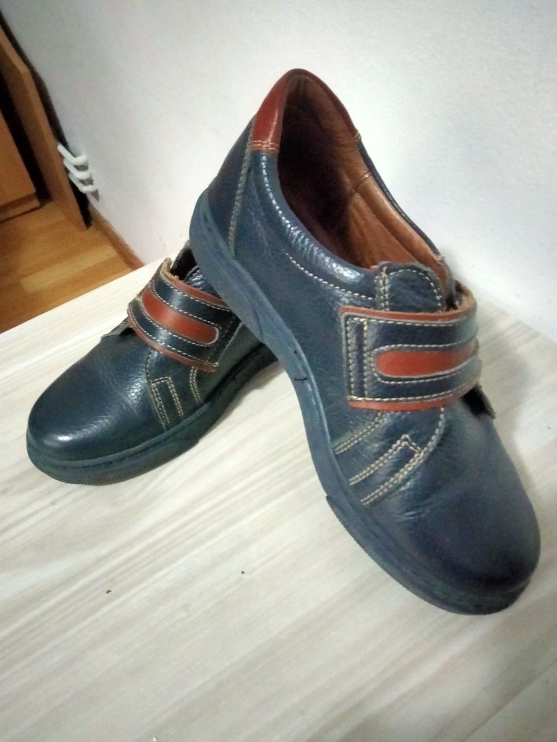 Schimb pantofi baiat 34