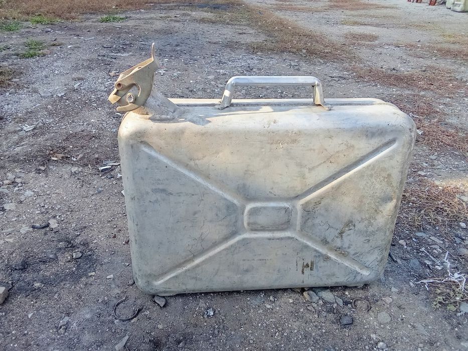 Продам канистры бу.