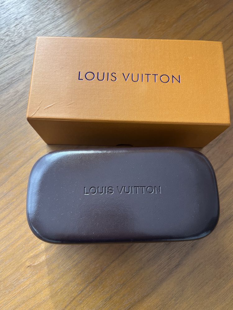 etui si cutie ochelari Louis Vuitton