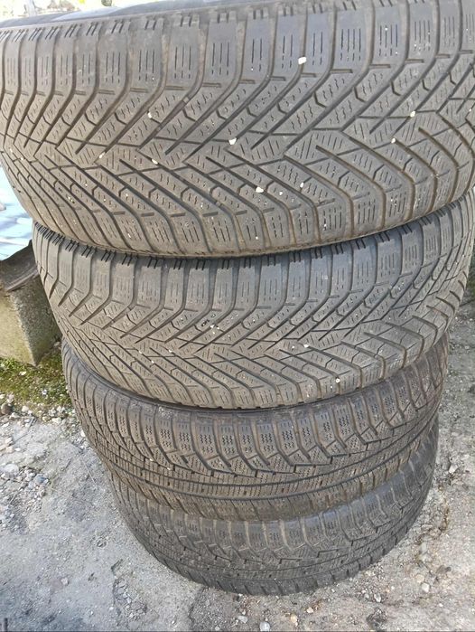 Anvelope iarna 205/60 R16