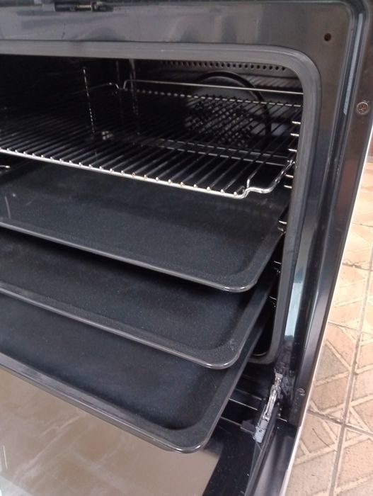 Свободно стояща печка с керамичен плот  Gram 2 години гаранция!