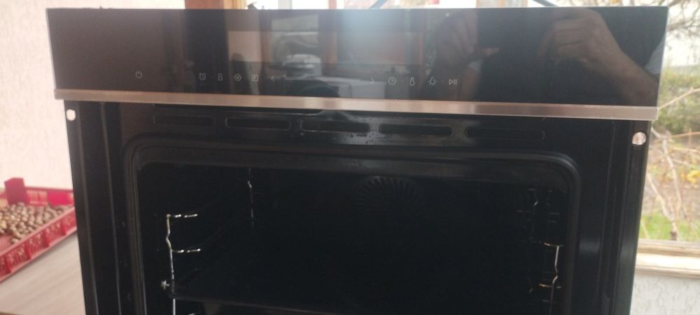 Фурна за вграждане AEG на две нива.