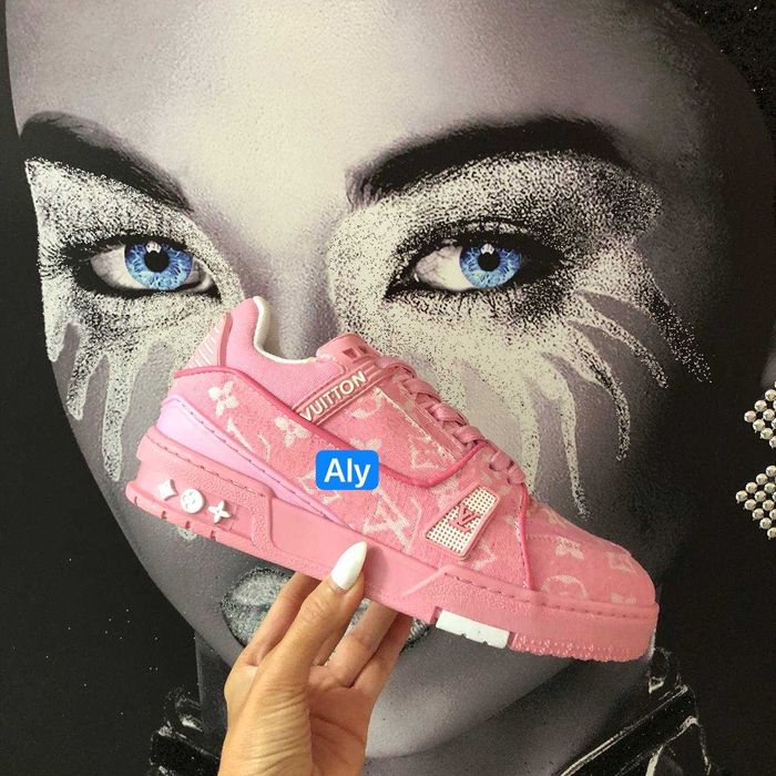 Adidasi Luis Vuitton Roz