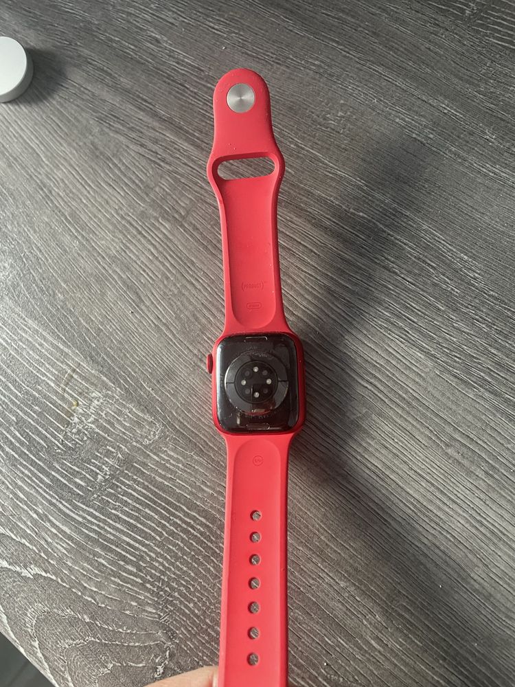 Apple Watch 8  41mm RED Sport Band