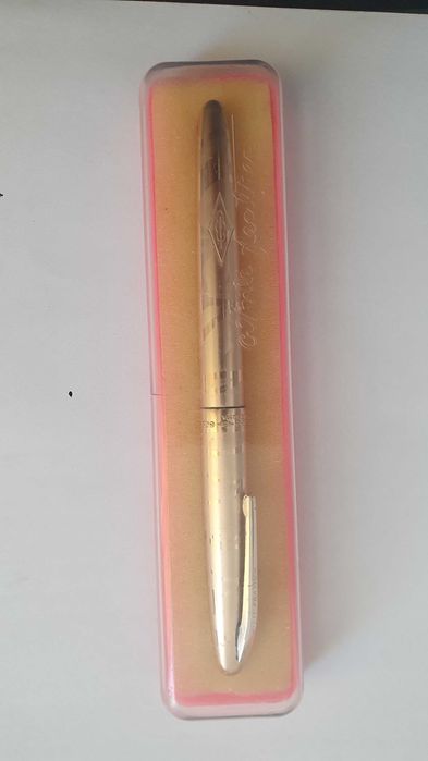 Stiloul White Feather