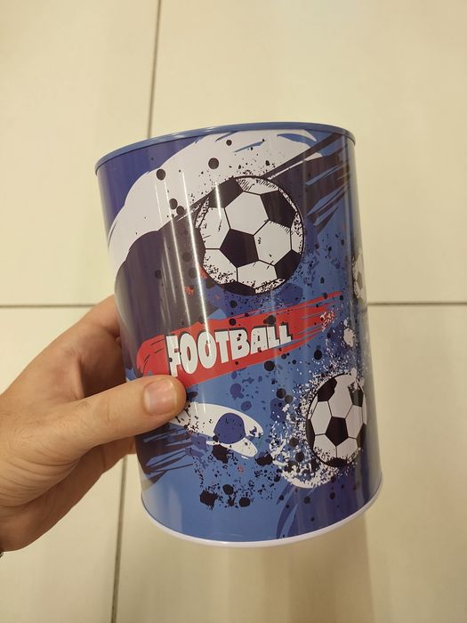 Pușculiță metalică fotbal design.
