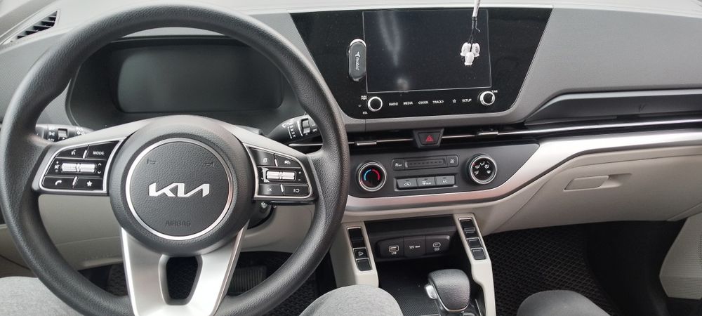 Киа Каренс 1 позитция