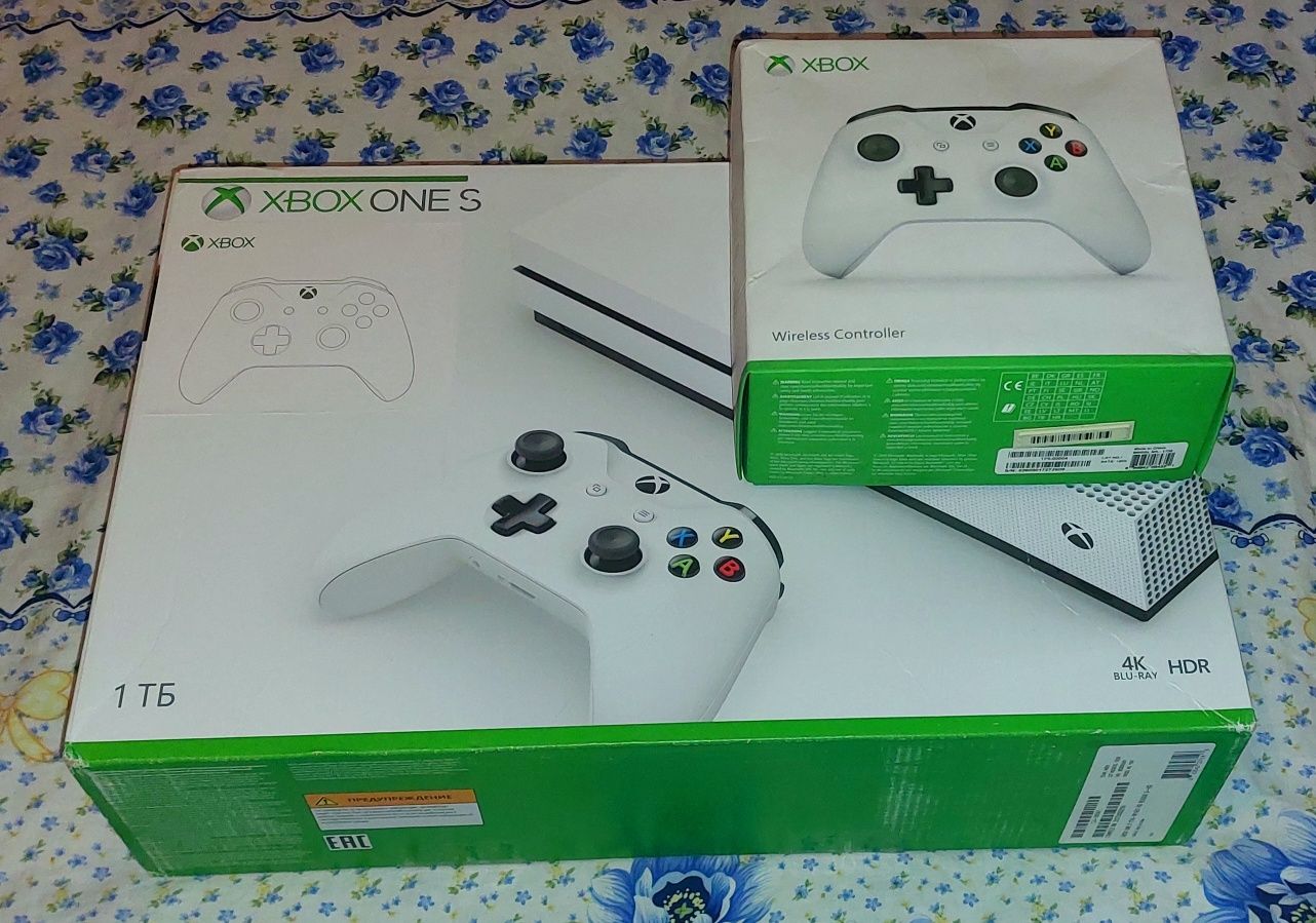 Xbox one s  1 тб 4kHDR 2 дж+ 4 диск