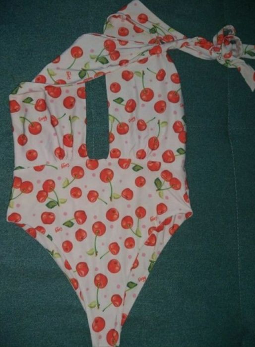 Costum de baie intreg