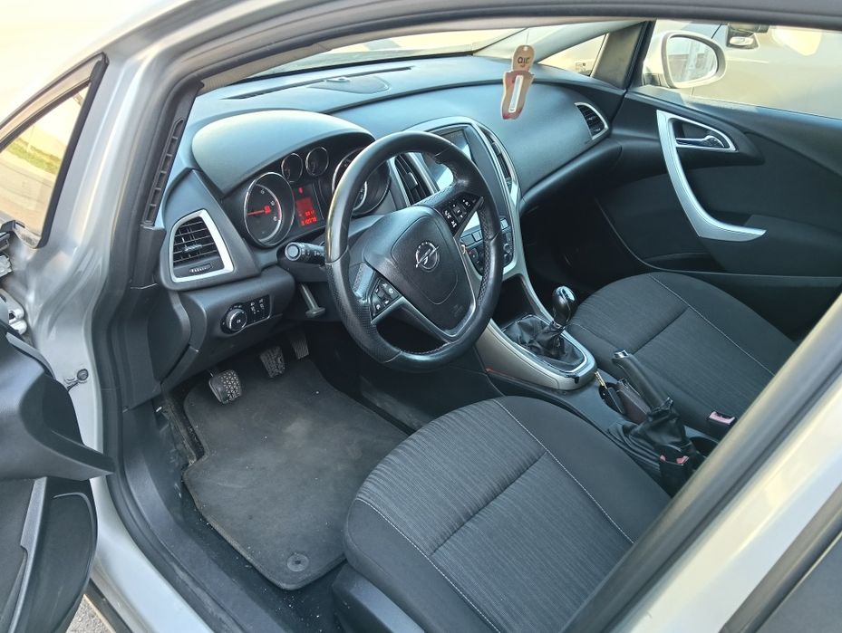 Vand Opel Astra J / 1.7 diesel / Navy XL / clima