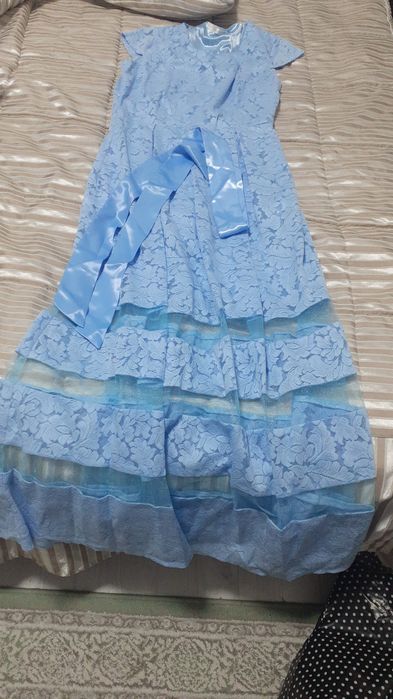 Длинние платье,ниже колен прозрачная ткань