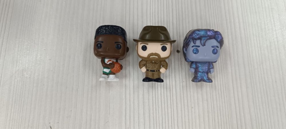 Kinder Joy Stranger Things — 3 фигурки: Лукас, Хоппер, Стив (изнанки)
