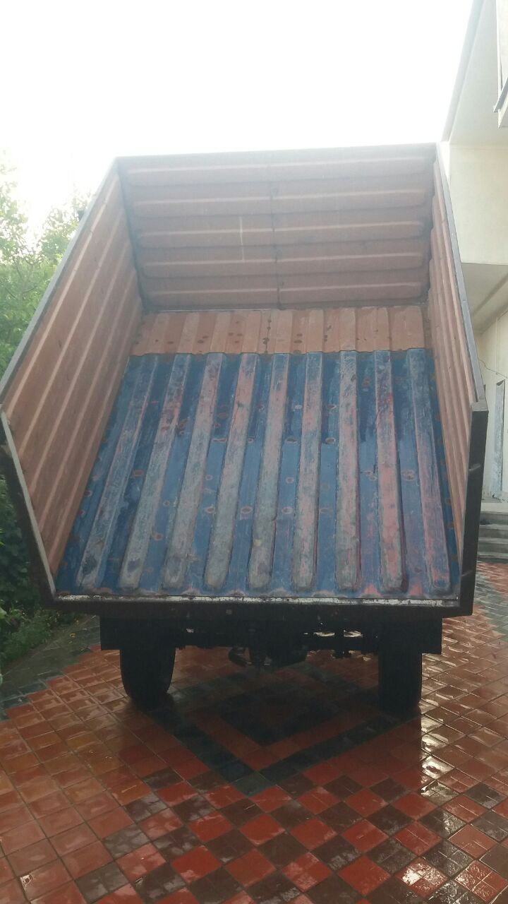 1987 yil Uaz samasuval sotiladi