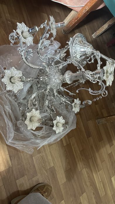 Продам люстру в отличном состоянии