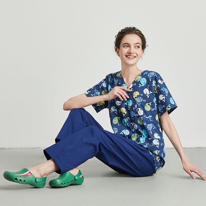 Медицинский костюм, хирургический костюм