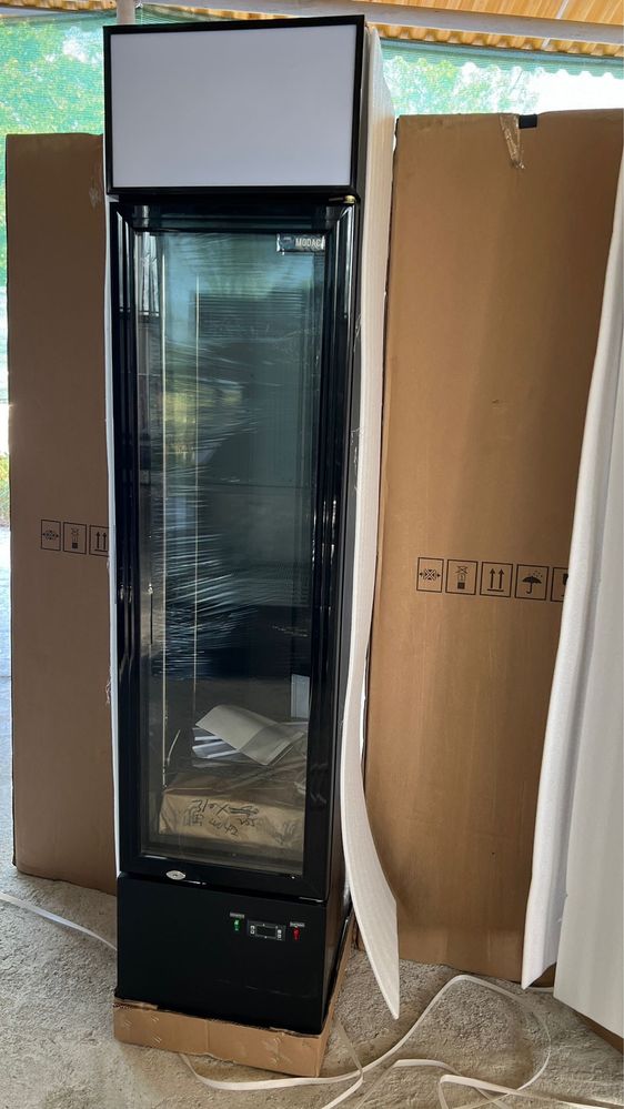 Vitrina  frigorifica verticala slim cu led