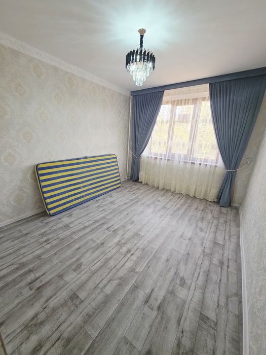 Паворот Квартира Сотилади