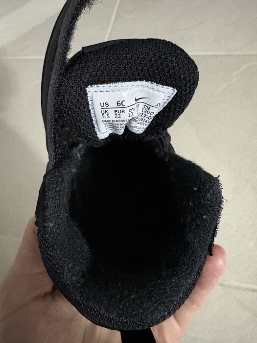 Adidasi Nike masura 22 o singura purtare