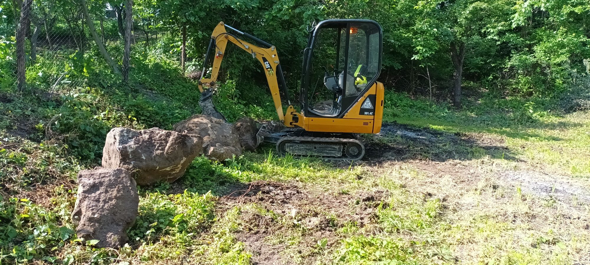 miniexcavator si autobasculanta  ,sorturi balastieră  ,nisip ,pietriș