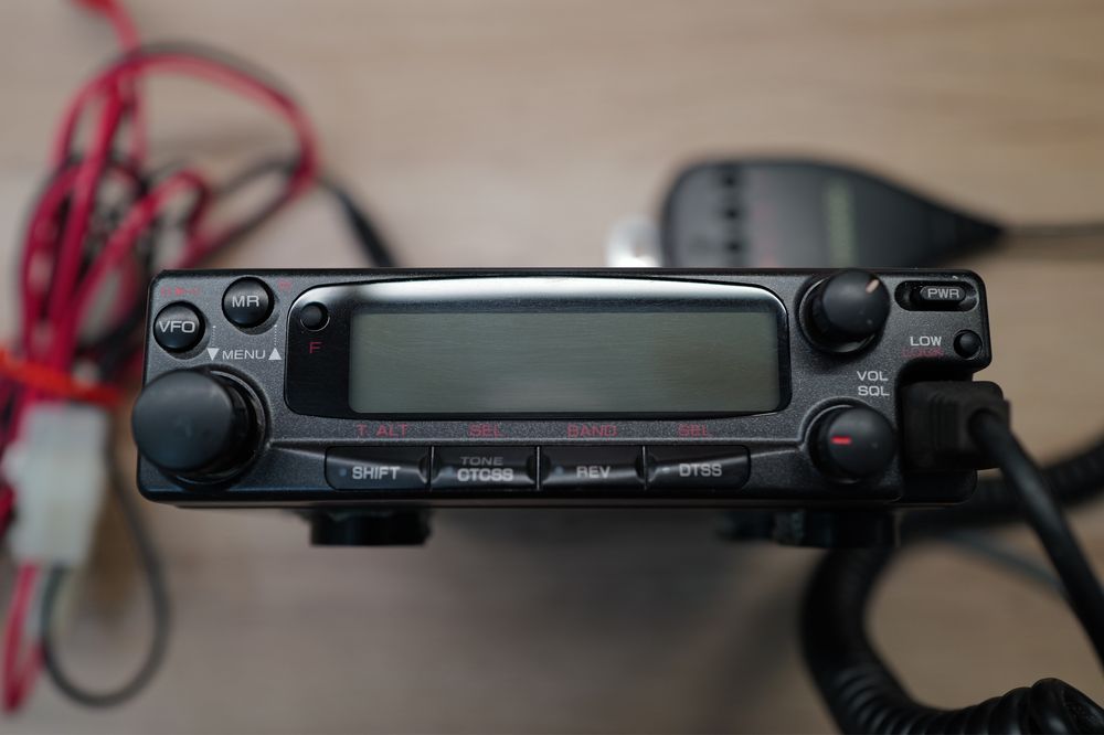 Statie transceiver kenwood TM-451E cu Duplexer Comet 4160 radio amator