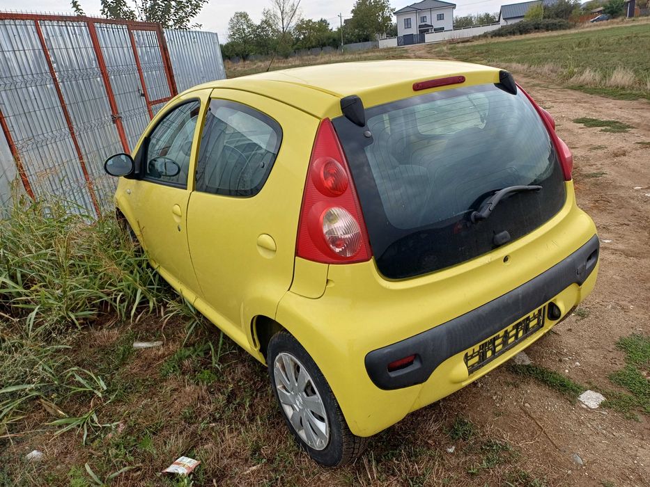 Dezmembrez Peugeot 107  din 2007