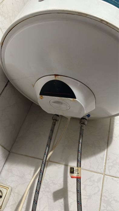 Продам  аристон немного капает