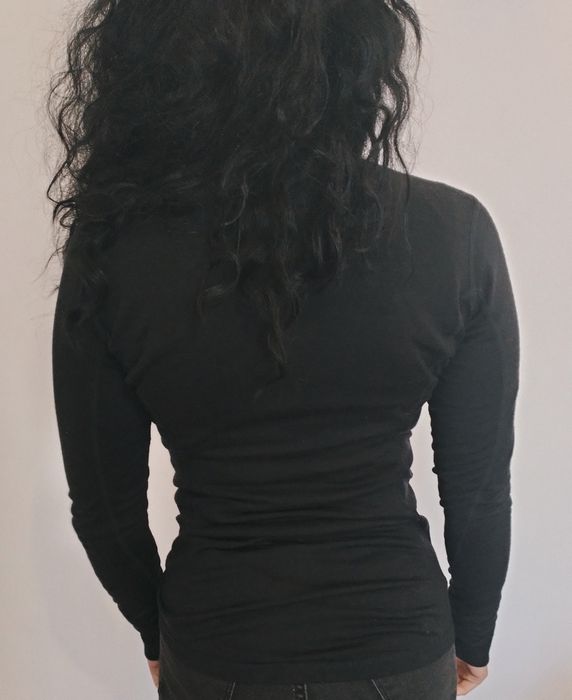 Bluză de corp Ortovox și rochie Moschino