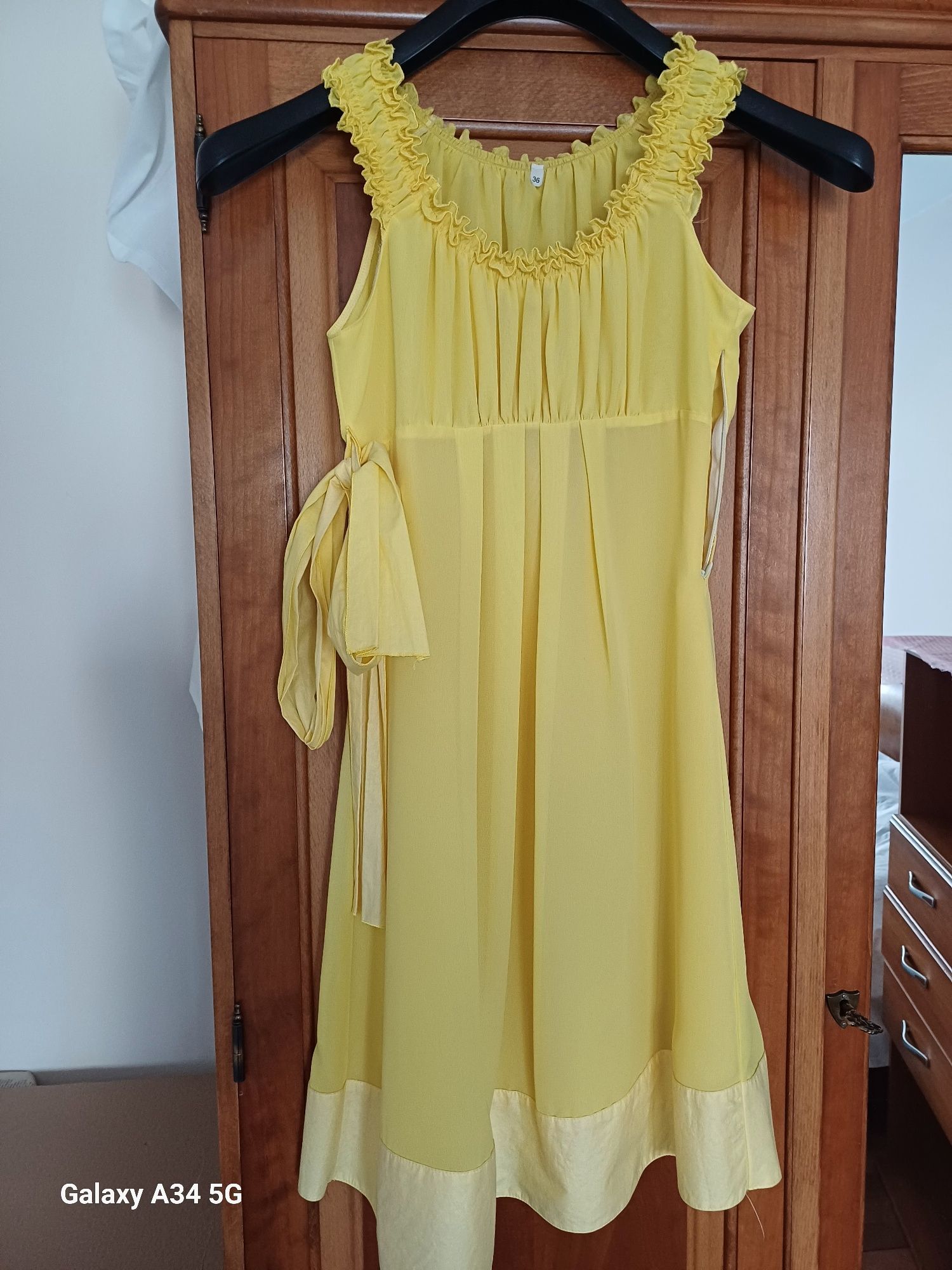 Rochie evenimente galbena.