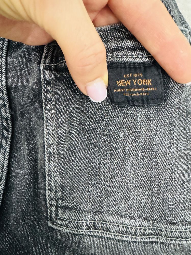 Дънки в цвят графит на Zara