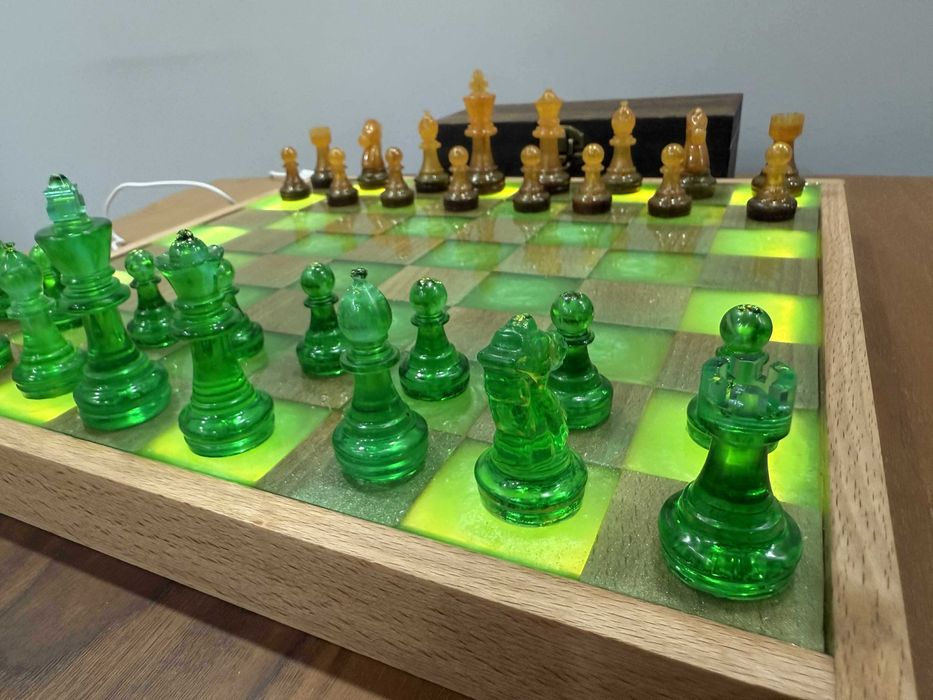 Уникален, ръчно изработен светещ декоративен шах