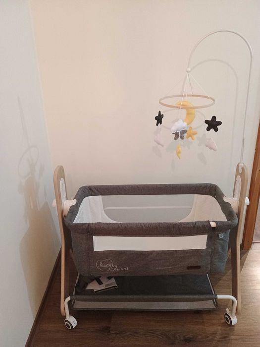 Бебешко легло next to me