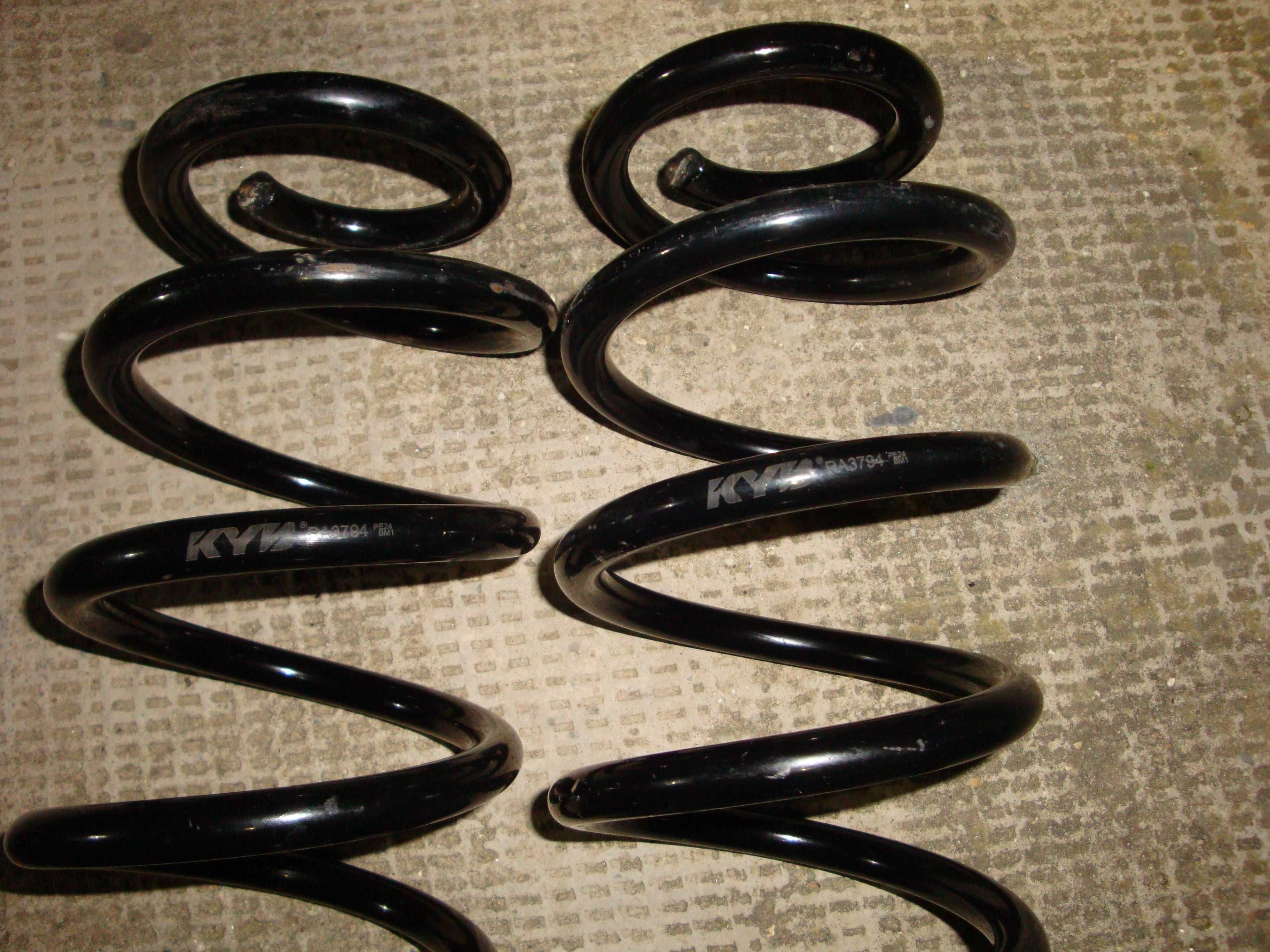 set 2 arcuri arc spiral punte fata Audi A4 B6 sedan KYB K-flex RA3794