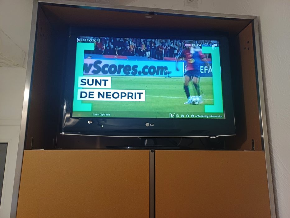 Lcd LG HD 82cm cu banda analoagă pe cablu și digitala/HD pe ieșirile H
