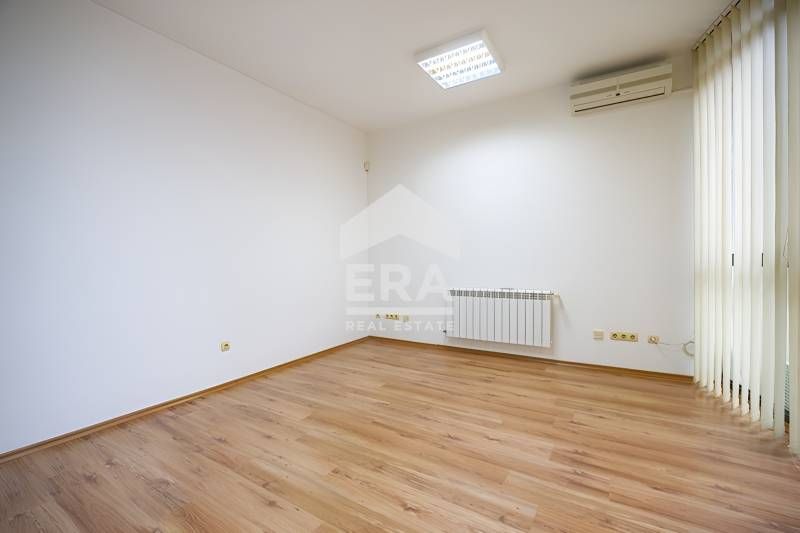 Дава се под наем Офис в София, Лозенец - 70 кв.м за 799 € - Снимка #2