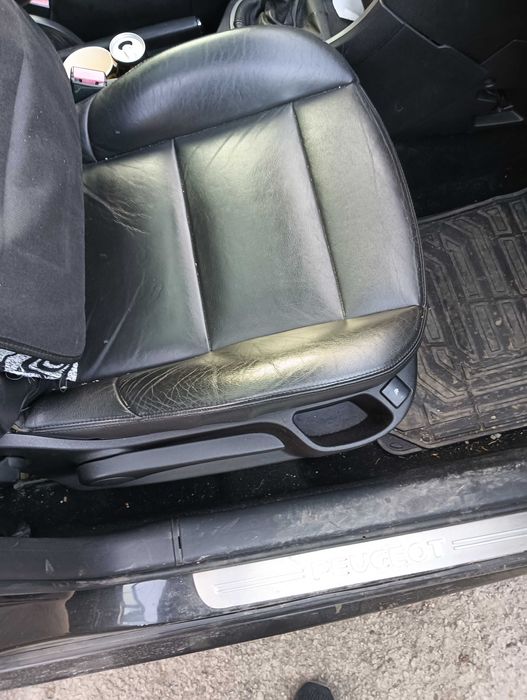 Vând Peugeot 307 2.0 hdy cod motor rhr 136 cp interior piele