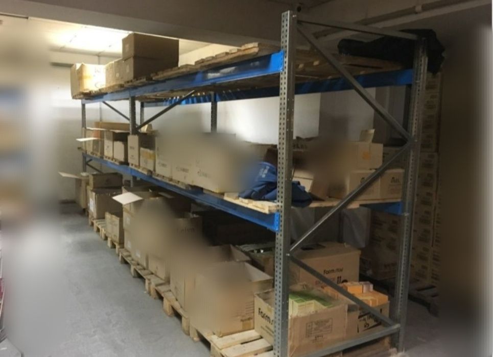 Стеллажи складские.