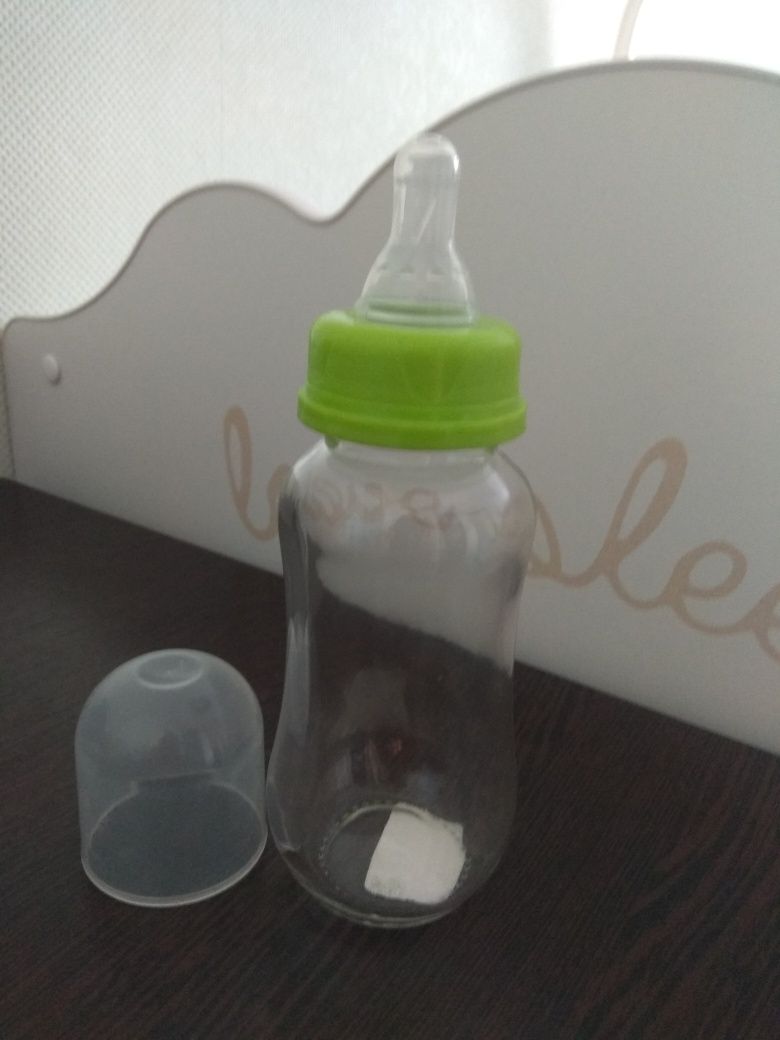 Продам стеклянные бутылочки для кормления младенца