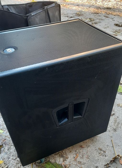 Продавам 2 басаRcf 8003 4PRO