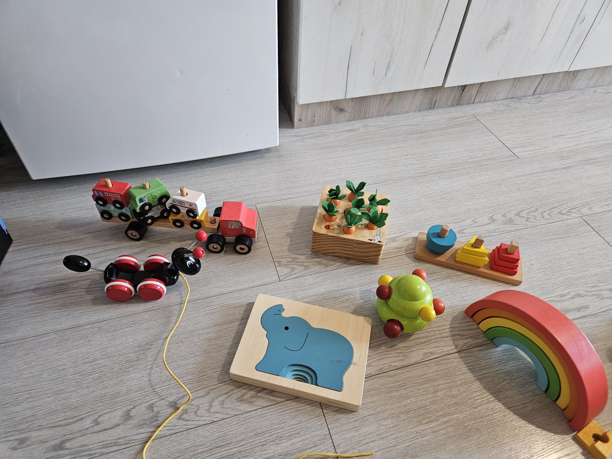 Jucarii lemn, pom, furnica cu sfoara, puzzle, forme geometrice