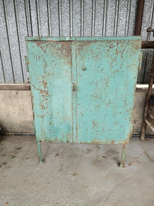 Продам железный сейф