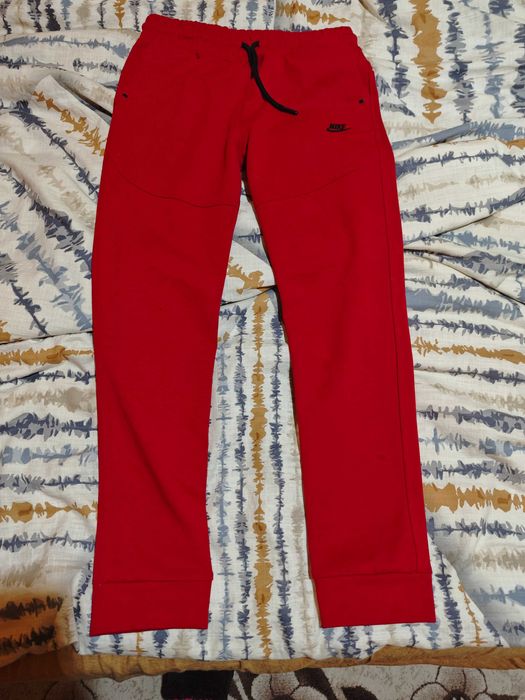 Nike tech fleece червен