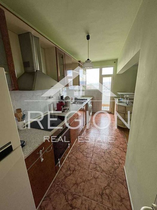 Дава се под наем Тристаен апартамент в Варна, Център - 130 кв.м за 800 € - Снимка #2