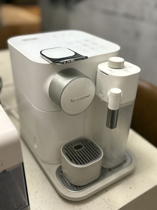 Vand Aparat Nespresso Gran Lattisima