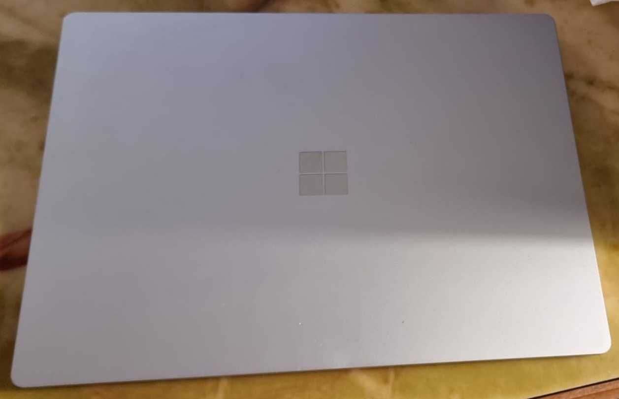 Surface 4 - 15 inch- 8gb Ram - 256 SSD -Touchscreen - AMD Ryzen 7