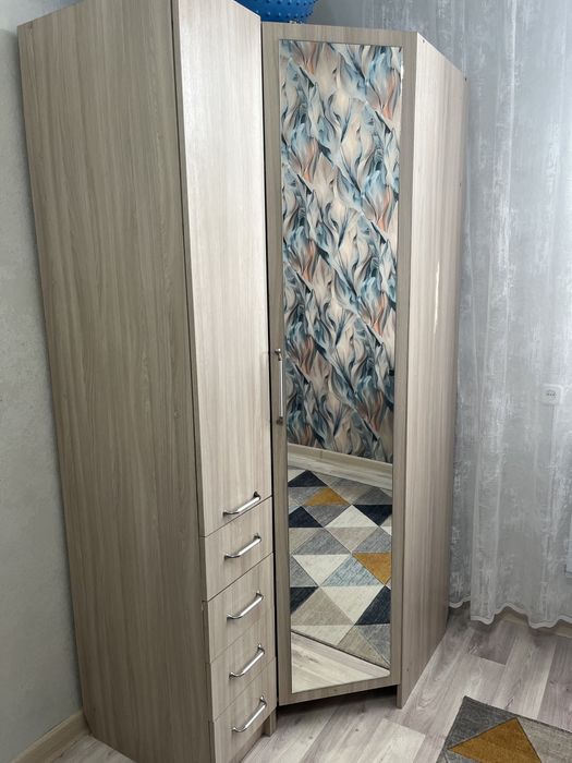 Продаю угловой шкаф